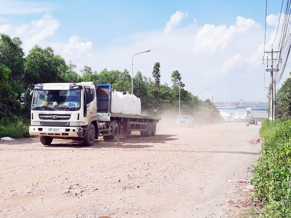 Ngoài giao thông đi lại khó khăn, Cụm công nghiệp Hố Nai 3 (H.Trảng Bom) chưa được đầu tư hạ tầng thu gom, xử lý nước thải và nước mưa do việc quy hoạch thiếu đồng bộ. Ảnh: V.Gia