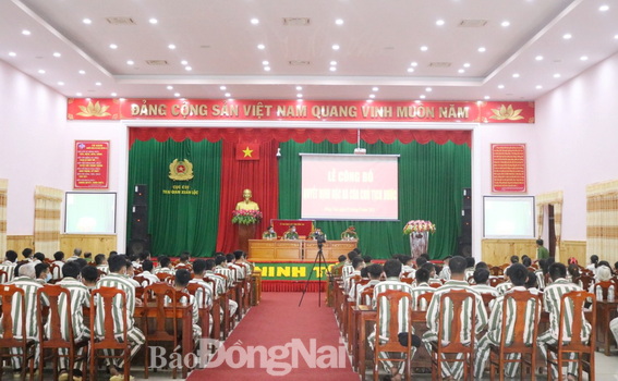 Trại giam Xuân Lộc trao quyết định đặc xá cho 102 trường hợp đang bị giam giữ tại đây