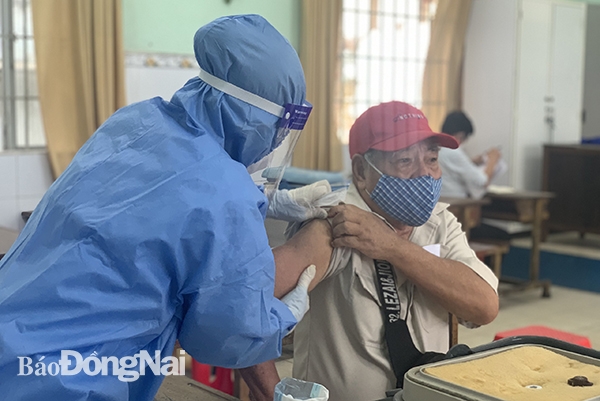 Tiêm vaccine cho người cao tuổi trên địa bàn TP. Biên Hòa