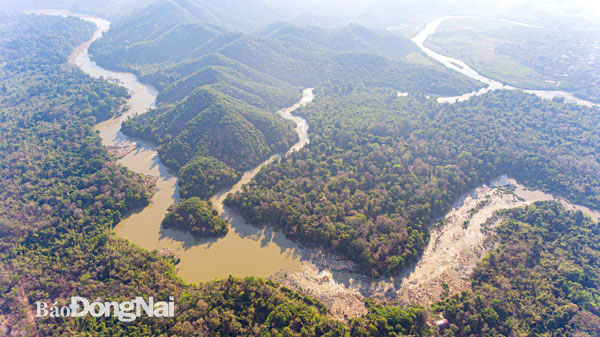 Sông Đồng Nai đoạn qua Vườn quốc gia Cát Tiên. Ảnh: Lò Văn Hợp