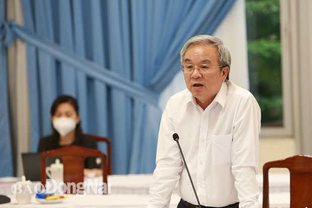 Chủ tịch Ủy ban MTTQ Việt Nam tỉnh Cao Văn Quang phát biểu tại cuộc họp. Ảnh: Huy Anh