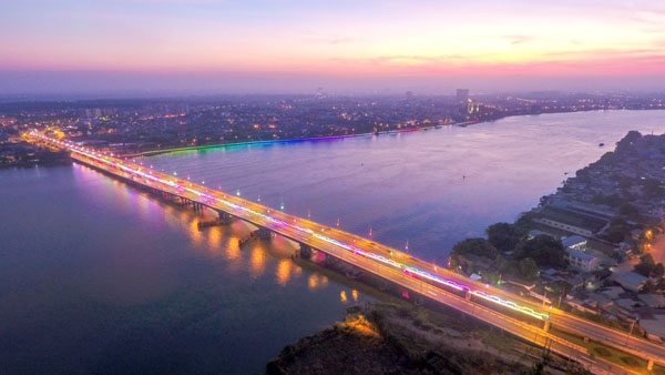 Sông Đồng Nai đoạn chảy qua cầu Hóa An (TP.Biên Hòa)