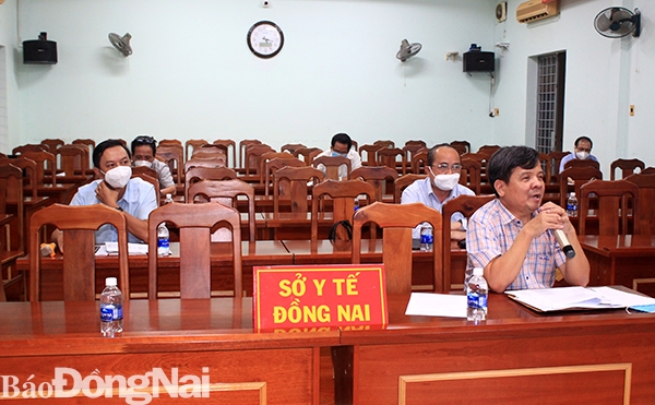 Phó giám đốc Sở Y tế Nguyễn Hữu Tài phát biểu chỉ đạo tại cuộc họp