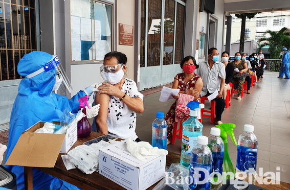  Tiêm vaccine cho người dân trên địa bàn TP.Biên Hòa