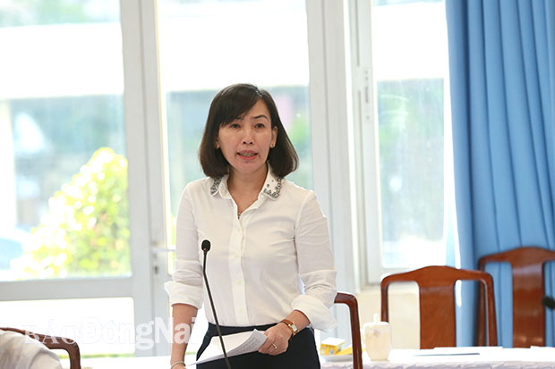 Giám đốc Sở GD-ĐT Trương Thị Kim Huệ phát biểu tại cuộc họp. Ảnh: Huy Anh
