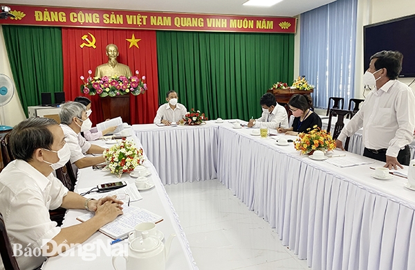 Tổng biên tập Báo Đồng Nai Nguyễn Tôn Hoàn, thông tin về công tác tuyên truyền của báo trong tháng 10.