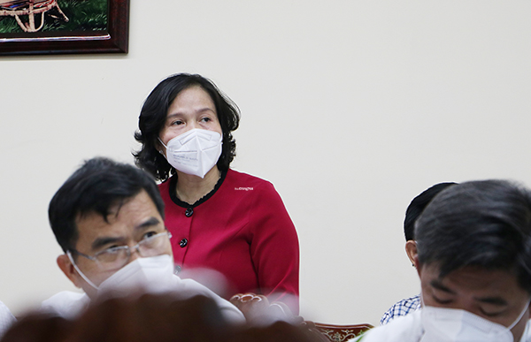 Chủ tịch UBND H.Xuân Lộc Nguyễn Thị Cát Tiên trình bày dự án xây dựng mới tuyến đường Suối Cát- Tân Hiệp nối từ đường tỉnh 765 đến KCN Xuân Lộc