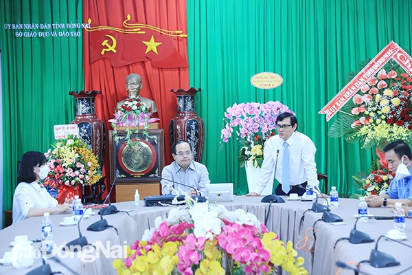 Phó chủ tịch UBND tỉnh Nguyễn Sơn Hùng phát biểu chúc mừng