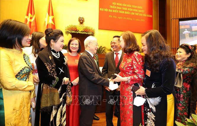 Tổng Bí thư Nguyễn Phú Trọng với các đại biểu dự hội nghi