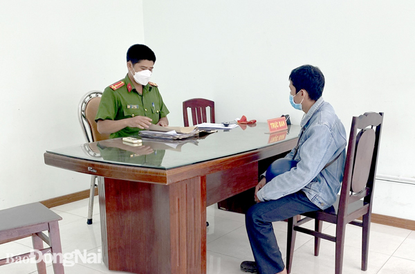 Một người dân đến Công an TP.Biên Hòa khai báo bị lừa đảo trên không gian mạng