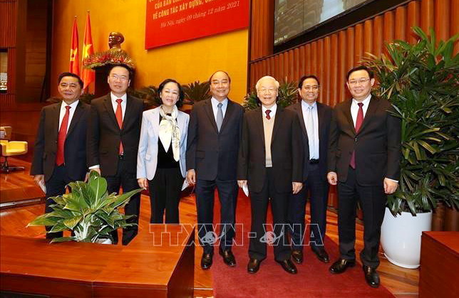 Tổng Bí thư Nguyễn Phú Trọng cùng các đồng chí lãnh đạo Đảng, Nhà nước dự Hội nghị.
