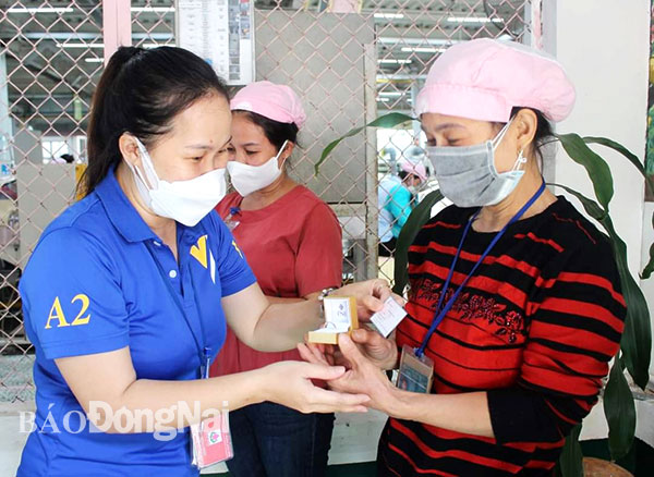 Công ty TNHH Pousung Việt Nam (H.Trảng Bom) tặng vàng cho công nhân năm 2021