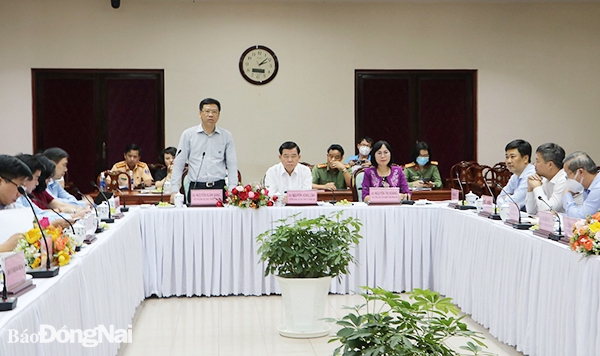 Thứ trưởng Bộ GT VT Nguyễn Xuân Sang phát biểu tại buổi làm việc