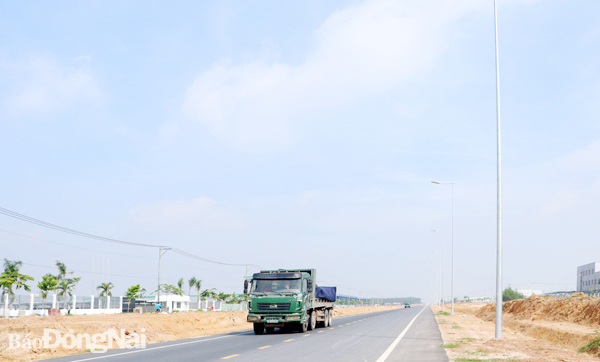Dự án tuyến đường kết nối vào cảng Phước An (đoạn từ đường 319 đến nút giao cắt với đường cao tốc Bến Lức - Long Thành), H.Nhơn Trạch đã hoàn thành nghiệm thu và bàn giao, đưa vào sử dụng. Ảnh: Q.Nhi