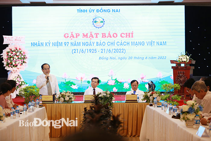 Phó bí thư Tỉnh ủy Quản Minh Cường phát biểu tại buổi họp mặt