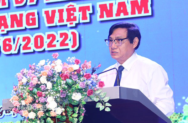 Phó chủ tịch UBND tỉnh Nguyễn Sơn Hùng phát biểu tại buổi họp mặt. Ảnh: Huy Anh