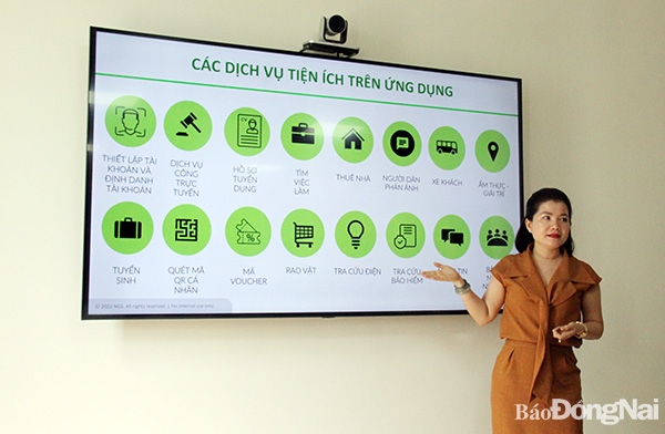 Đại diện Liên minh công nghệ Saigon Tel - NGS chia sẻ các dịch vụ tiện ích trên ứng dụng Đồng Nai CĐS