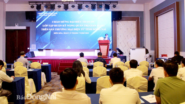 Một lớp tập huấn về kỹ năng quản trị gian hàng trên Sàn thương mại điện tử Đồng Nai (ecdn.vn) vừa được Sở Công thương tổ chức vào giữa tháng 7-2022. Ảnh: Hải Quân