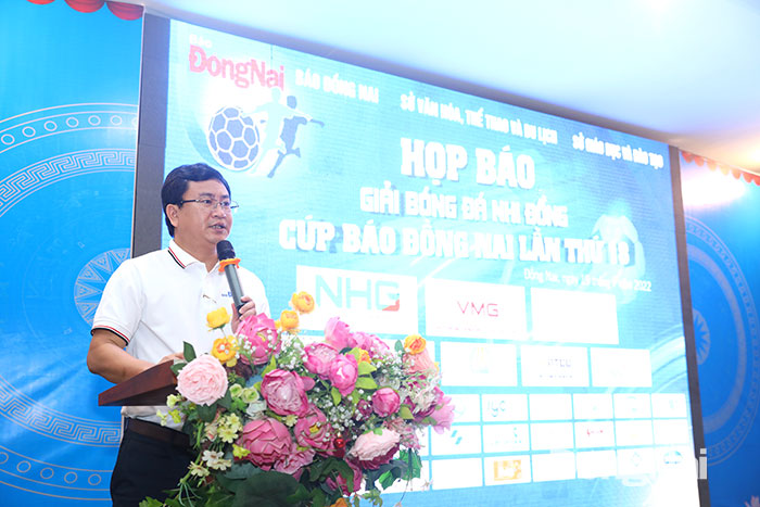 Ông Đào Văn Tuấn, Tổng biên tập báo Đồng Nai, Trưởng ban tổ chức giải phát biểu tại buổi họp báo