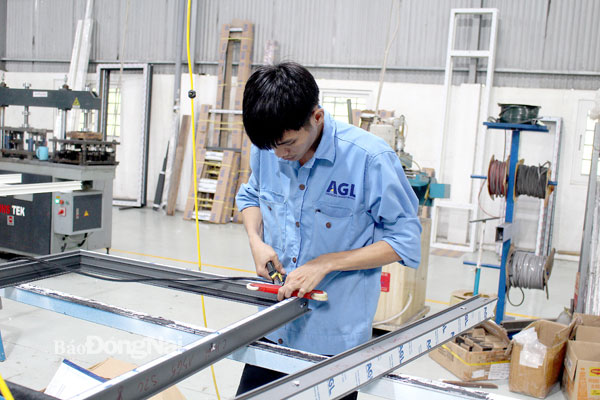 Sản xuất tại một doanh nghiệp ngành cơ khí chế tạo ở H.Long Thành. Ảnh: Văn Gia