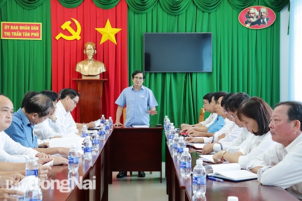 Phó chủ tịch UBND tỉnh Nguyễn Sơn Hùng đi kiểm tra công tác phòng, chống dịch bệnh Covid-19 và sốt xuất huyết trên địa bàn H.Tân Phú