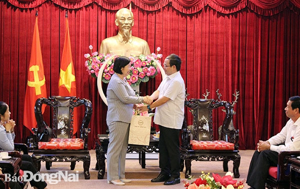 Phó bí thư Tỉnh ủy Quản Minh Cường tiếp bà Cao Xuân Thu Vân, Phó chủ tịch Hội Nông dân Việt Nam