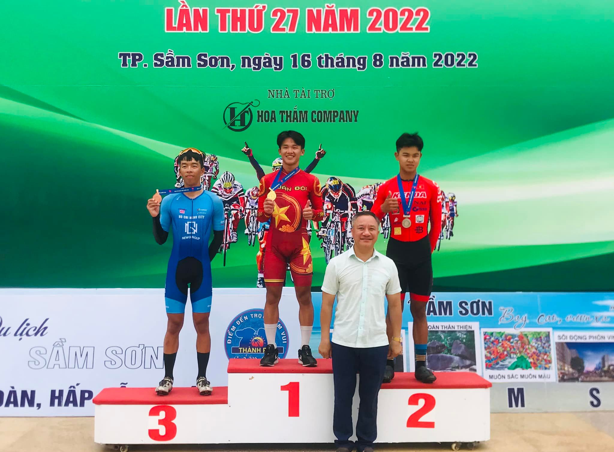 Cua-rơ Đồng Nai Đặng Thành Được đoạt HCB ở nội dung cá nhân tính giờ nam lứa tuổi  17-18