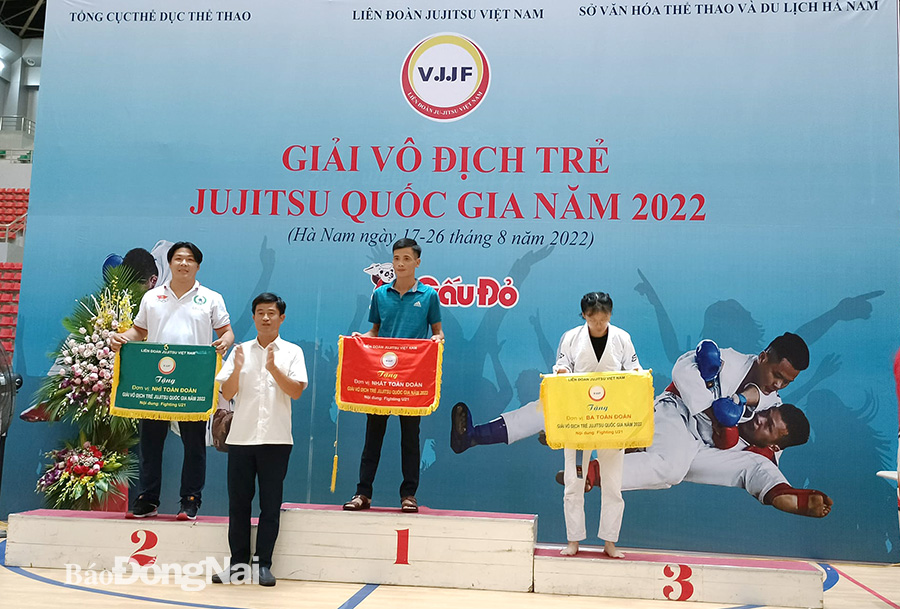 Jujitsu Đồng Nai nhận cờ hạng nhì toàn đoàn nội dung Fighting U.21