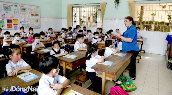 Học sinh lớp 1 Trường tiểu học Quang Vinh (P.Quang Vinh, TP.Biên Hòa) những tuần đầu của năm học mới đã quen dần với trường lớp