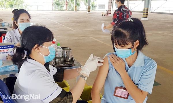 Tiêm vaccine phòng Covid-19 cho công nhân tại Công ty TNHH Cibao 