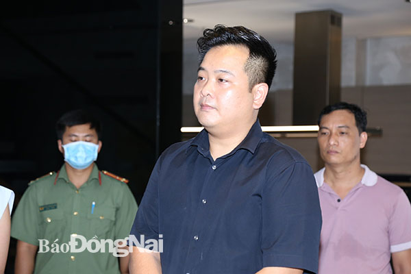 Công an đọc lệnh bắt tạm giam đối với ông Phan Thanh Vĩnh Toàn
