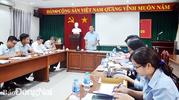 Trưởng ban Dân vận Tỉnh ủy Đào Văn Phước phát biểu tại buổi làm việc