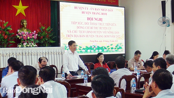 Bí thư Huyện ủy Lê Anh Tuấn tiếp thu ý kiến nông dân