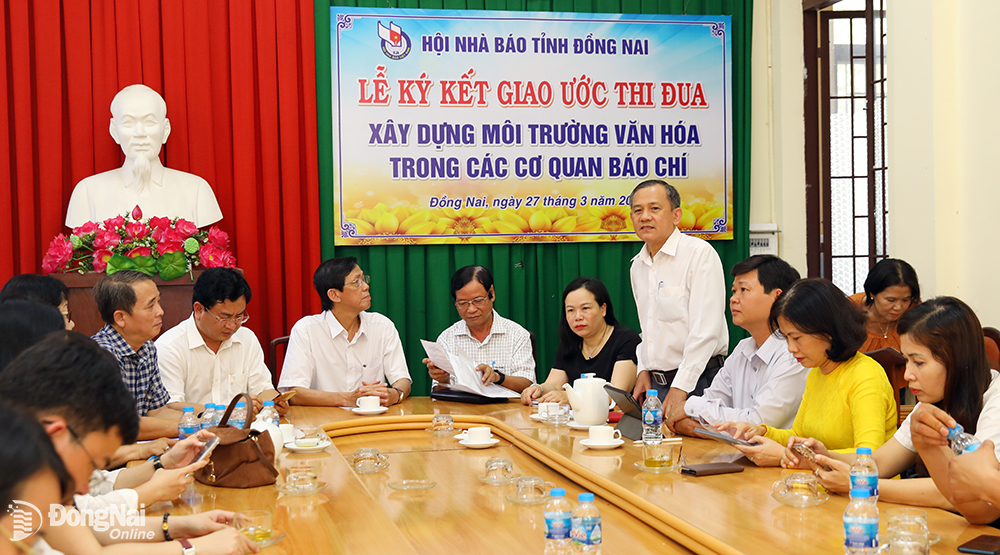 Phó trưởng ban Ban Tuyên giáo Tỉnh ủy Phạm Tấn Linh phát biểu chỉ đạo tại lễ ký kết