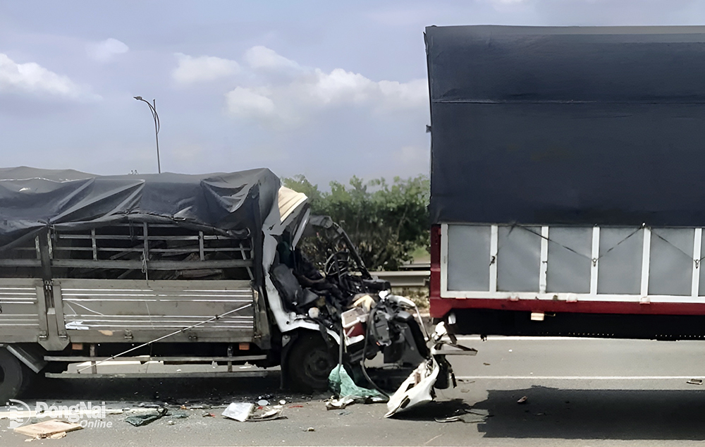 Hiện trường vụ tai nạn giao thông giữa 2 xe tải gây ùn tắc đường cao tốc TP.HCM - Long Thành - Dầu Giây. Ảnh: CTV