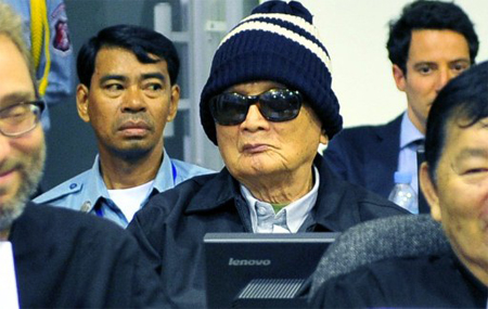 Nuon Chea tại phiên tòa sáng 27-6.