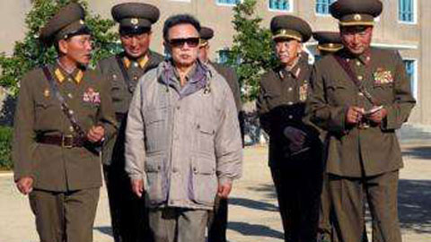 Nhà lãnh đạo Kim Jong-il và các quan chức Triều Tiên.