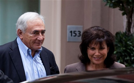 Strauss-Kahn và vợ rời khỏi nhà tạm giam để tới căn hộ hạng sang ở New York.