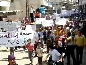 Người biểu tình chống chinh phủ ở Syria tại Idlib, Tây Bắc Syria (Nguồn: AFP)