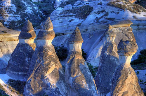 Những ngọn núi đá có hình ngọn tháp ở Thổ Nhĩ Kỳ.