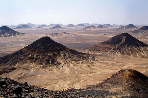 Sa mạc đen ở Ai Cập.