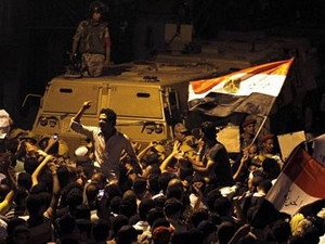 Người Ai Cập biểu tình phản đối Israel trước đại sứ quán Israel ở thủ đô Cairo ngày 19-8