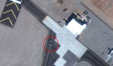 Máy bay tàng hình trên đường băng tại một sân bay bí mật (Ảnh Google maps)