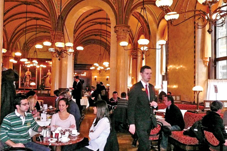 Với người dân Áo, cà phê ở Vienna là không gian công cộng.