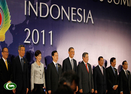 Các nhà lãnh đạo ASEAN cùng Tổng thống Mỹ Barack Obama tại Hội nghị thượng đỉnh ASEAN (tháng 11-2011).
