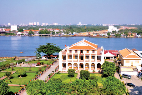 Bến Nhà rồng - Bảo tàng Hồ Chí Minh.