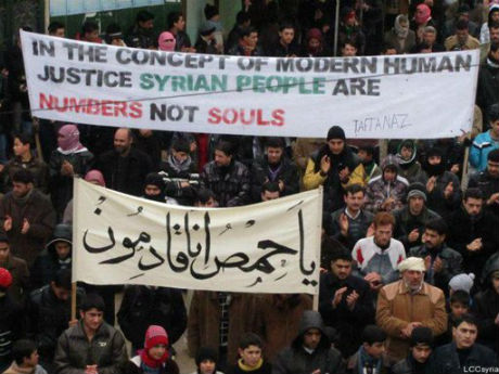 Một cuộc biểu tình chống chính phủ tại thành phố Taftanaz, Syria ngày 27-1.