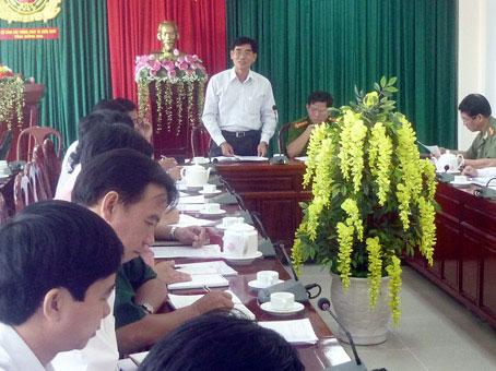 Phó chủ tịch UBND tỉnh Trần Văn Vĩnh phát biểu chỉ đạo hội nghị.