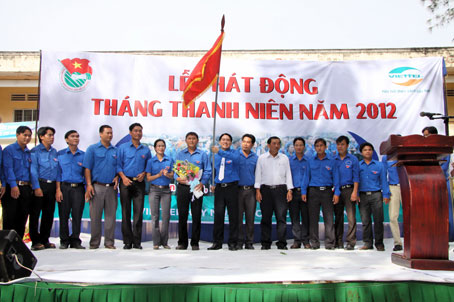 Huyện đoàn Nhơn Trạch phát động Tháng Thanh niên.   Ảnh: C. Nghĩa