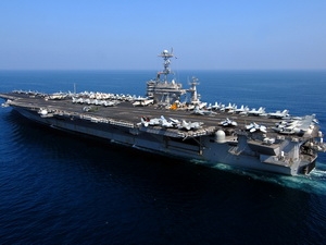 Tàu sân bay USS John C. Stennis của Mỹ trong cuộc tập trận tại vùng Vịnh ngày 21/2/2007. (Ảnh: AFP/TTXVN)